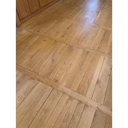 Chai – Parquet  massif motif Queue de Billard en Chêne Français Réemployé