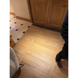 Chai – Parquet  massif motif Queue de Billard en Chêne Français Réemployé